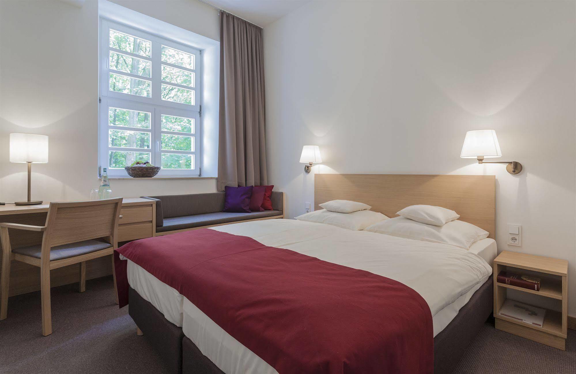 Kardinal Schulte Haus Hotel Bergisch Gladbach Exterior foto
