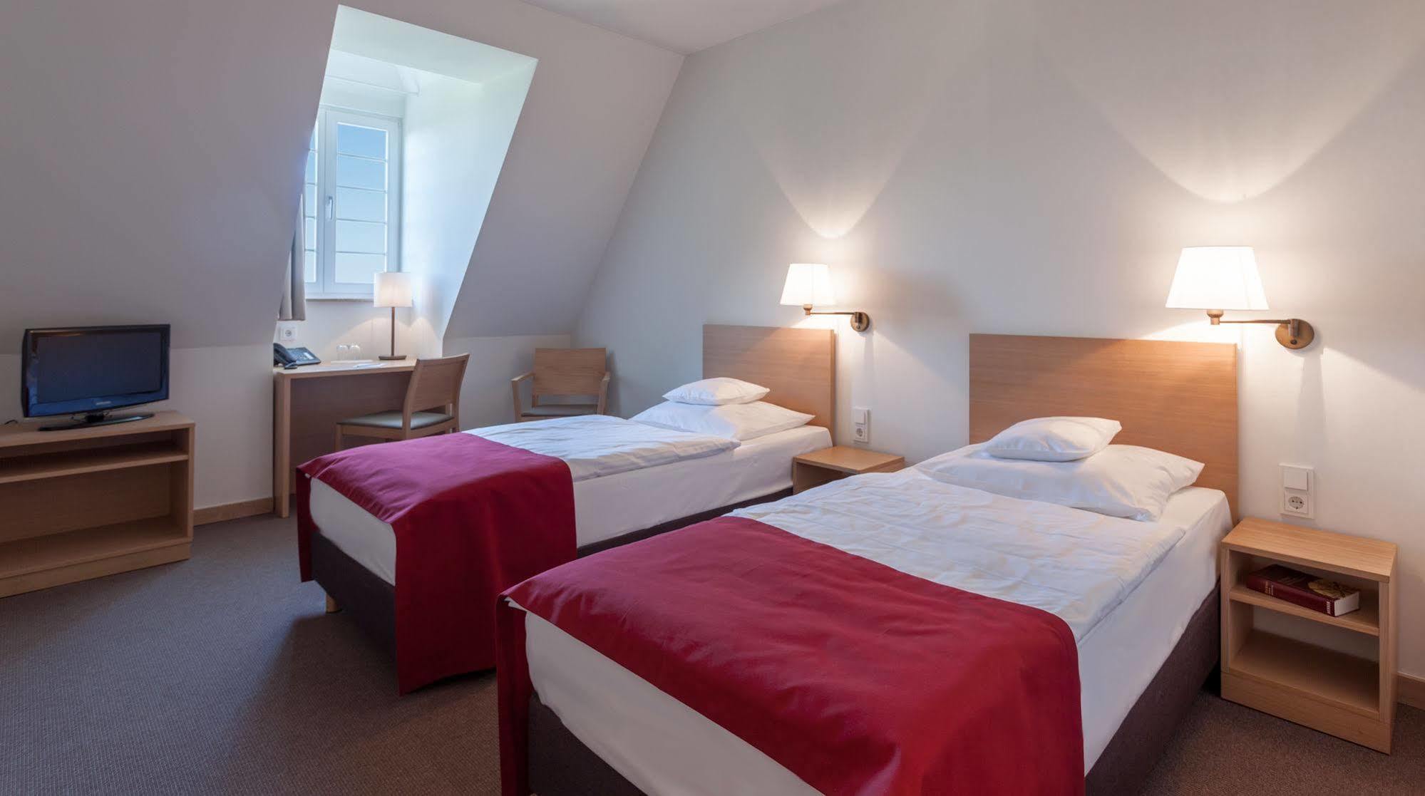 Kardinal Schulte Haus Hotel Bergisch Gladbach Exterior foto