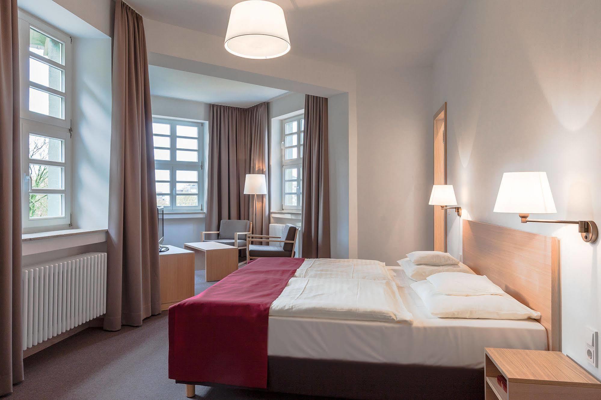 Kardinal Schulte Haus Hotel Bergisch Gladbach Exterior foto