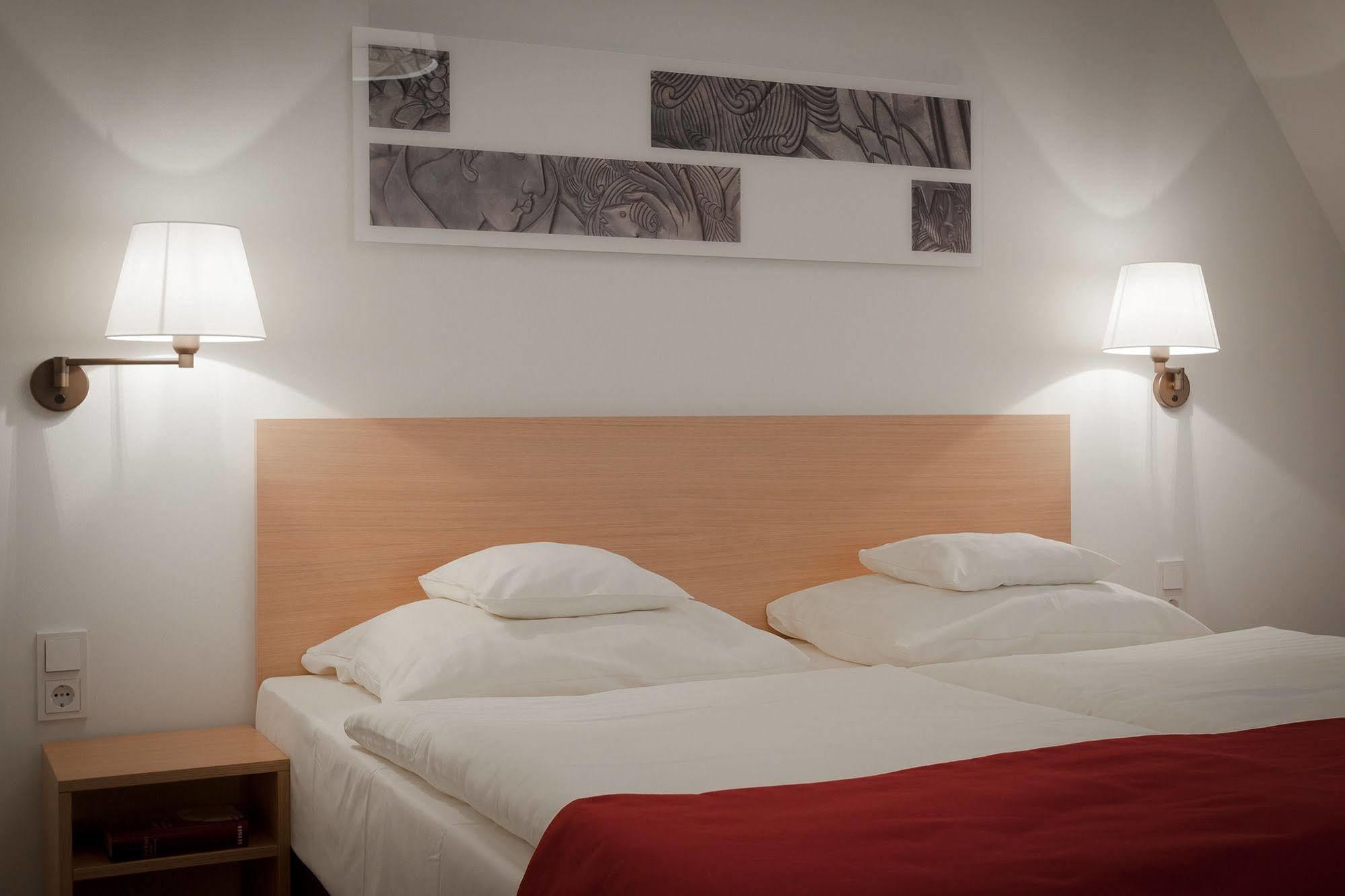 Kardinal Schulte Haus Hotel Bergisch Gladbach Exterior foto